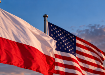 Illustrative Polish and United States flags representing possible defence-industry cooperation